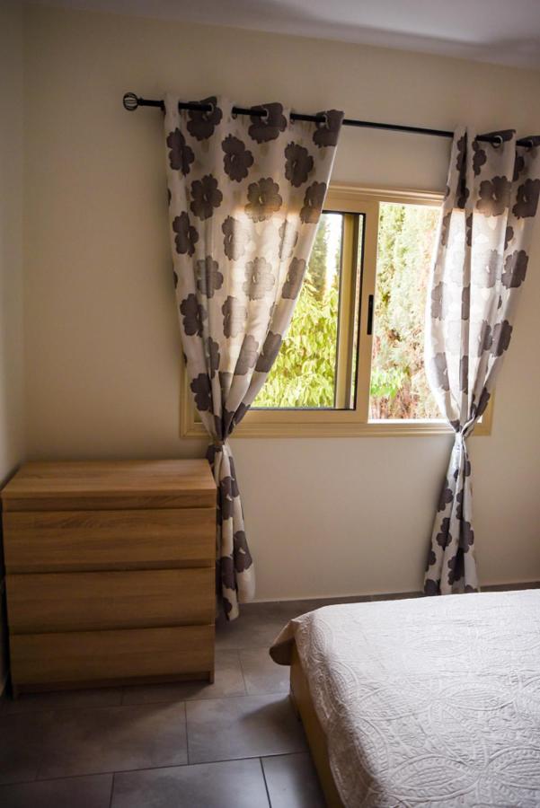 Beautiful Apartment Near The Sea And A Large Private Garden Paphos Ngoại thất bức ảnh