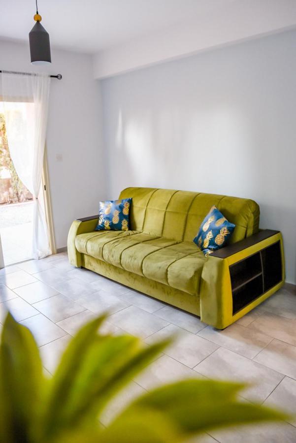 Beautiful Apartment Near The Sea And A Large Private Garden Paphos Ngoại thất bức ảnh